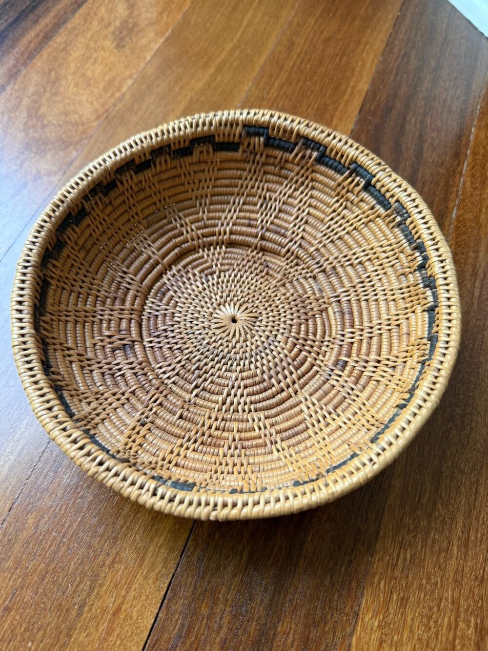 Vintage Hand Woven Round Basket - Picture 4 of 5